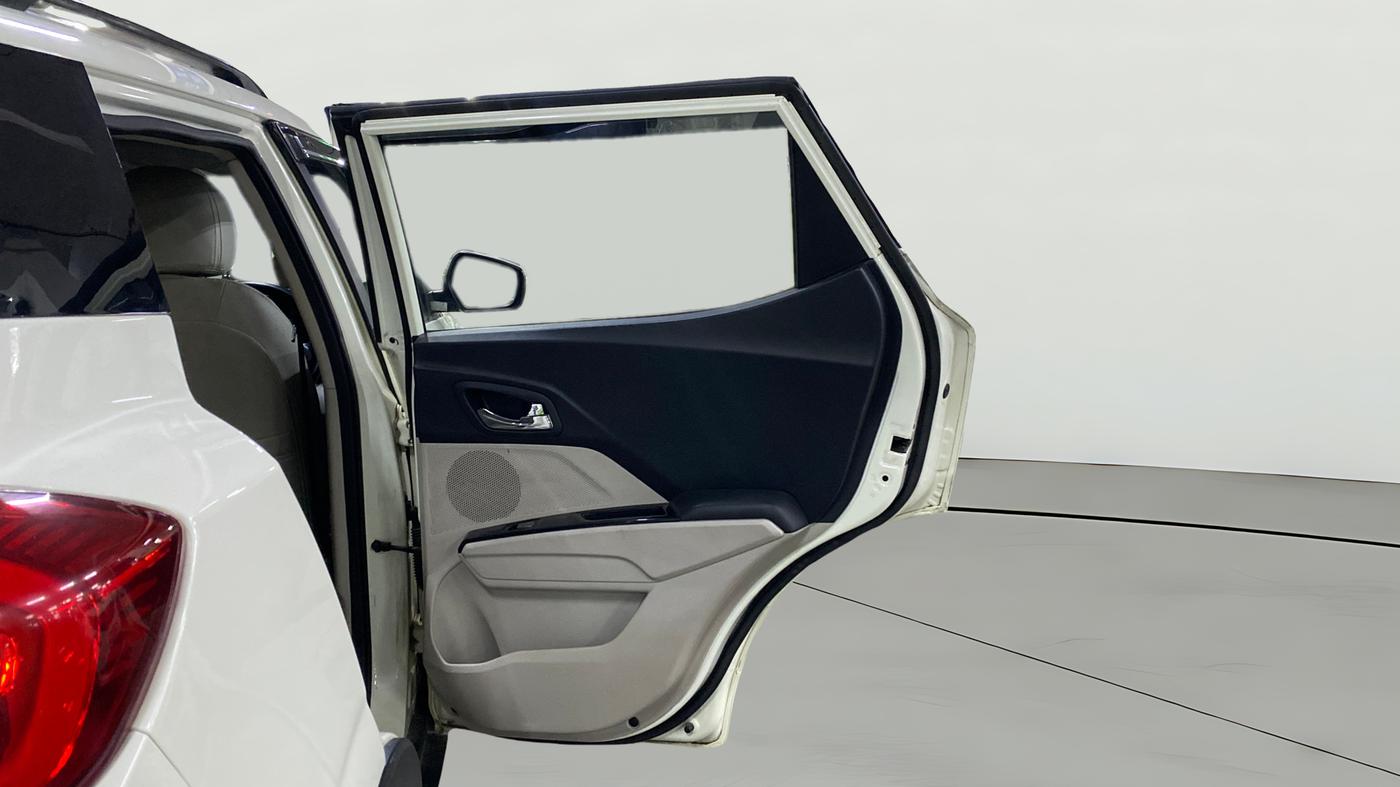 2021 Mahindra XUV300 W8 1.2 PETROL, Petrol, Manual, 67,784 km, RHS Rear Door