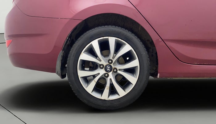 2014 Hyundai Verna FLUIDIC 1.6 VTVT SX AT, Petrol, Automatic, 85,241 km, Right Rear Wheel