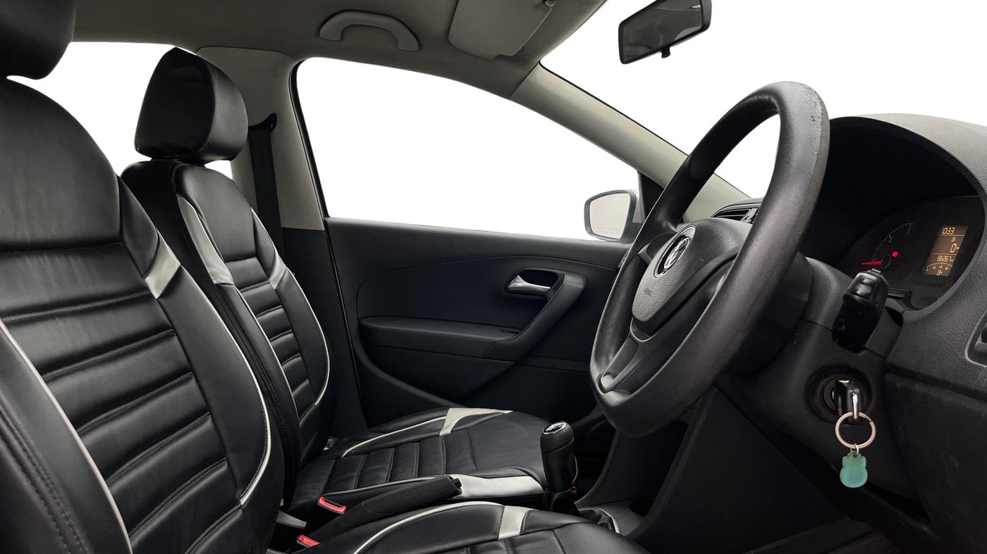 2014 Volkswagen Polo COMFORTLINE 1.5L, Diesel, Manual, 86,266 km, Right Side Front Door Cabin