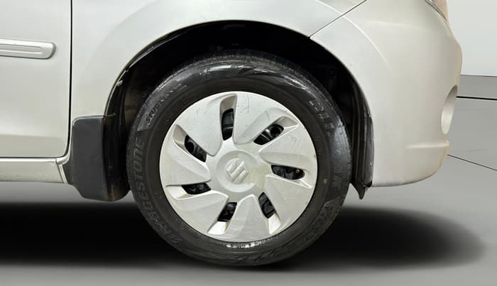 2015 Maruti Celerio VXI CNG, CNG, Manual, 1,21,660 km, Right Front Wheel