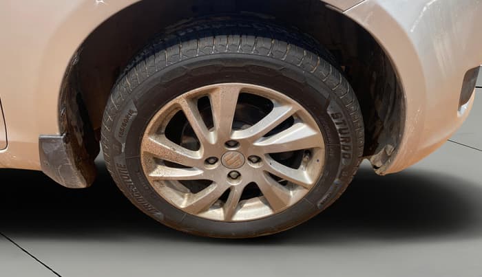 2012 Maruti Swift ZXI, Petrol, Manual, 74,425 km, Right Front Wheel