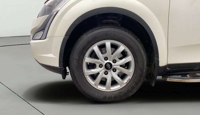2020 Mahindra XUV500 W9, Diesel, Manual, 40,716 km, Left Front Wheel