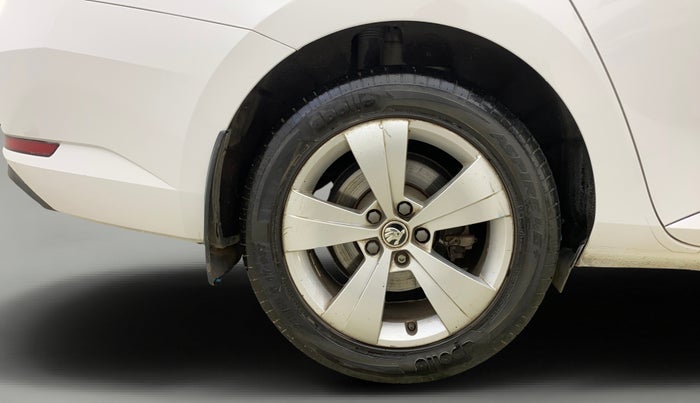 2019 Skoda Superb STYLE 1.8 TSI MT, Petrol, Manual, 50,278 km, Right Rear Wheel