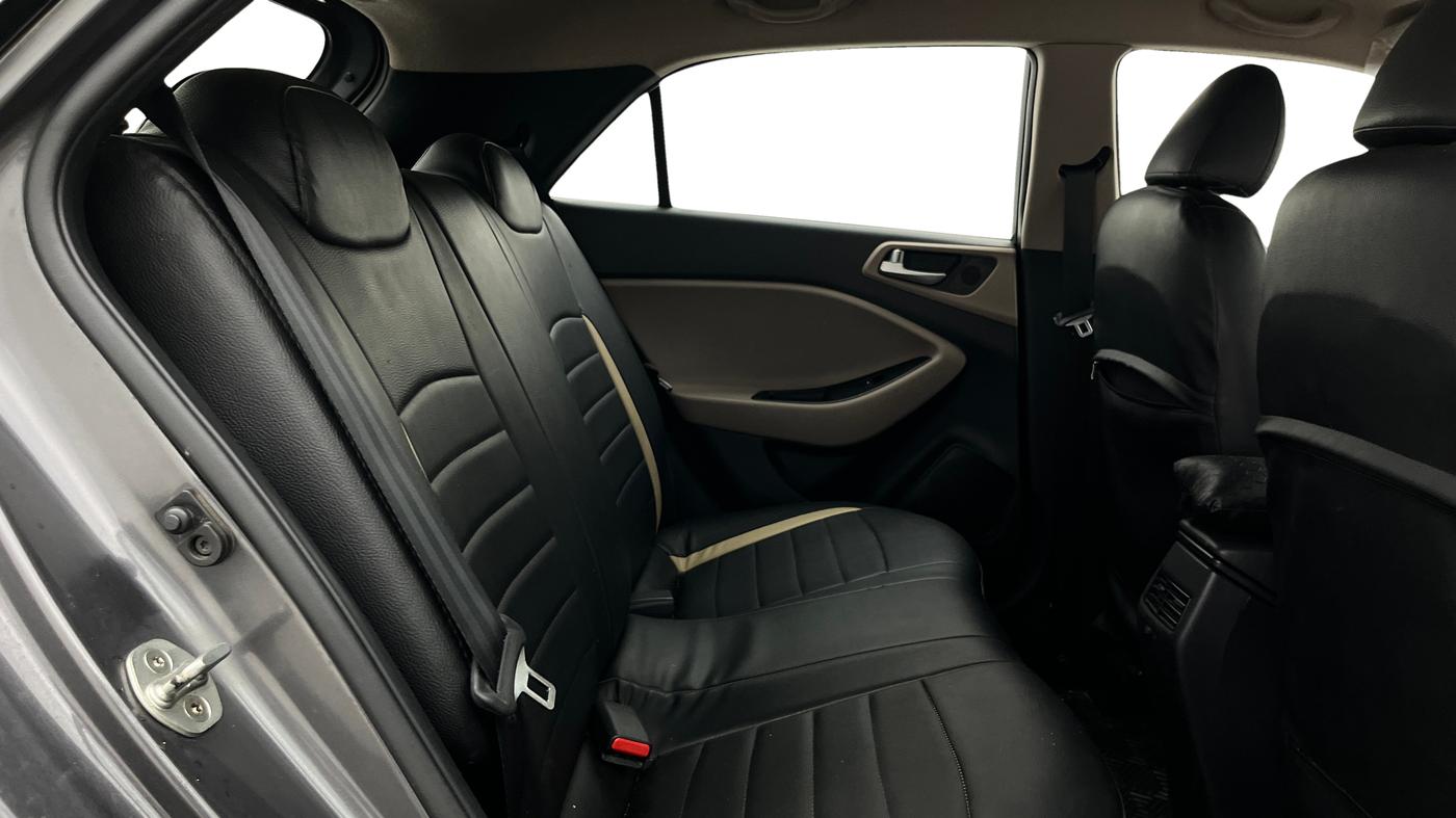 2020 Hyundai Elite i20 SPORTZ PLUS 1.2, Petrol, Manual, 66,761 km, Right Side Rear Door Cabin