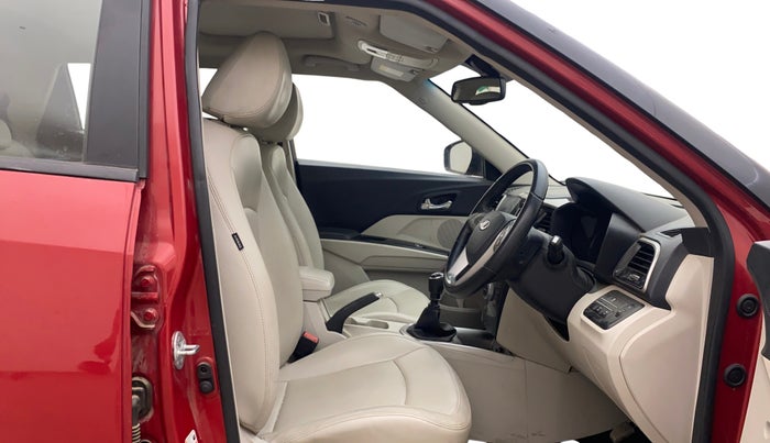 2019 Mahindra XUV300 W8(O) 1.2 PETROL DUAL TONE, Petrol, Manual, 32,193 km, Right Side Front Door Cabin