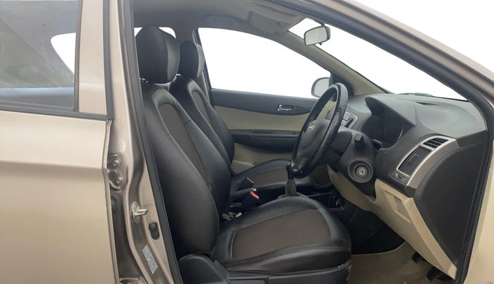 2013 Hyundai i20 MAGNA (O) 1.2, Petrol, Manual, 1,01,648 km, Right Side Front Door Cabin