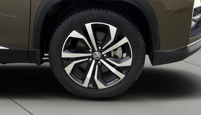 2024 MG HECTOR SAVVY PRO 1.5 TURBO CVT PETROL, Petrol, Automatic, 15,620 km, Right Front Wheel