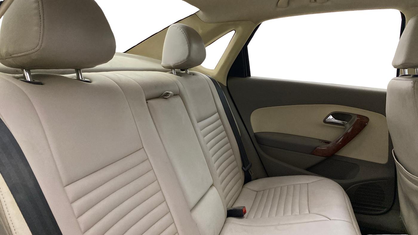 2014 Skoda Rapid ELEGANCE 1.6 MPI MT, Petrol, Manual, 80,416 km, Right Side Rear Door Cabin