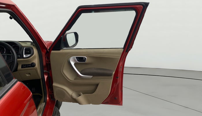 2016 Mahindra TUV300 T8 AMT, Diesel, Automatic, 81,360 km, RHS Front Door