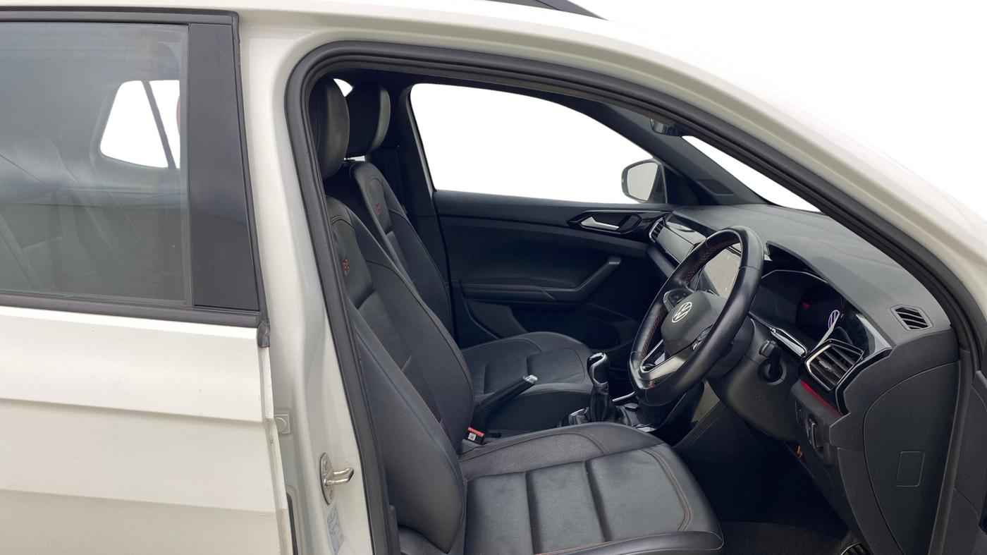 2024 Volkswagen TAIGUN  GT PLUS 1.5 TSI MT, Petrol, Manual, 22,982 km, Right Side Front Door Cabin