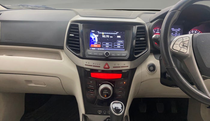 2019 Mahindra XUV300 W8(O) 1.2 PETROL DUAL TONE, Petrol, Manual, 32,193 km, Air Conditioner