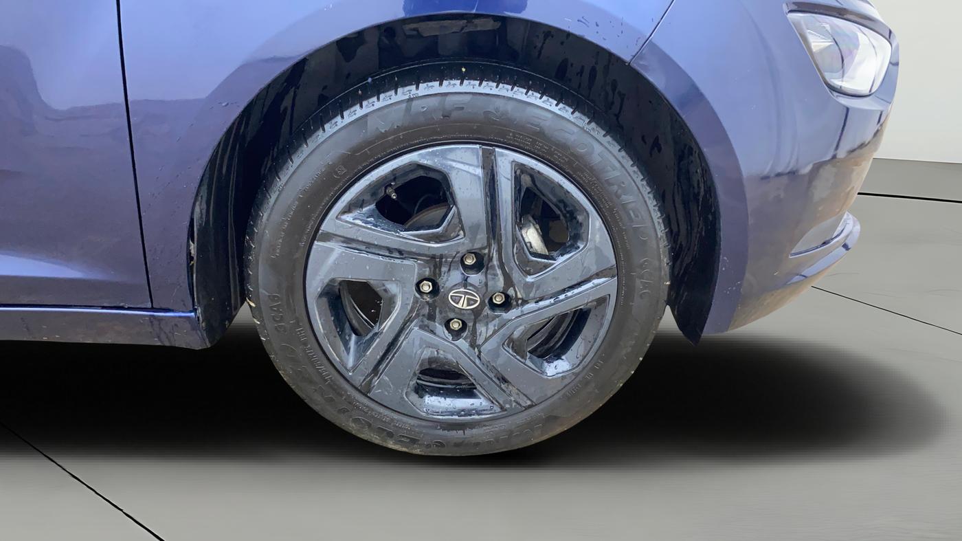 2023 Tata ALTROZ XT PETROL, Petrol, Manual, 14,624 km, Right Front Wheel