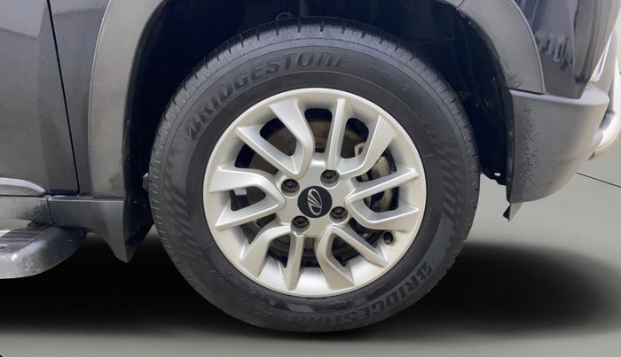 2016 Mahindra Kuv100 K8 6 STR, Petrol, Manual, 38,720 km, Right Front Wheel