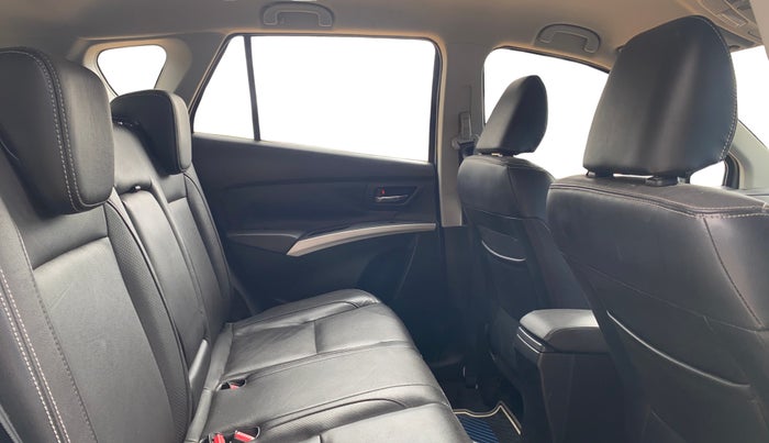 2016 Maruti S Cross ALPHA 1.6, Diesel, Manual, 79,778 km, Right Side Rear Door Cabin