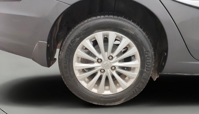 2022 Maruti Ciaz DELTA 1.5 SHVS MT PETROL, Petrol, Manual, 26,728 km, Right Rear Wheel