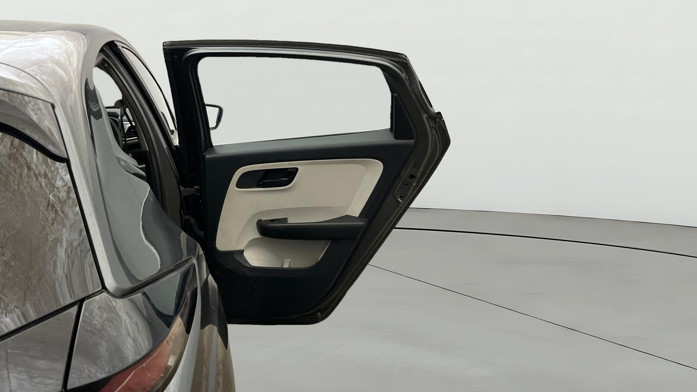 2022 Tata ALTROZ XT PETROL, Petrol, Manual, 39,975 km, RHS Rear Door