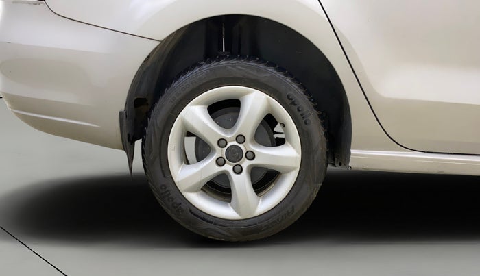 2013 Skoda Rapid ELEGANCE 1.6 MPI MT, Petrol, Manual, 11,245 km, Right Rear Wheel