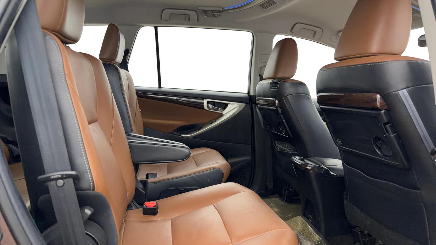 2016 Toyota Innova Crysta 2.7 ZX AT 7 STR, Petrol, Automatic, 45,048 km, Right Side Rear Door Cabin