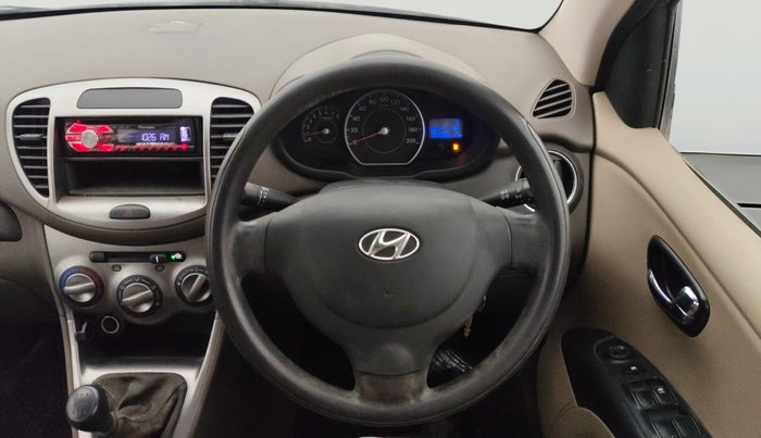 2013 Hyundai i10 MAGNA 1.2, Petrol, Manual, 1,04,045 km, Steering Wheel Close Up