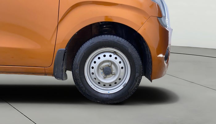 2021 Maruti New Wagon-R LXI CNG 1.0, CNG, Manual, 1,08,042 km, Right Front Wheel