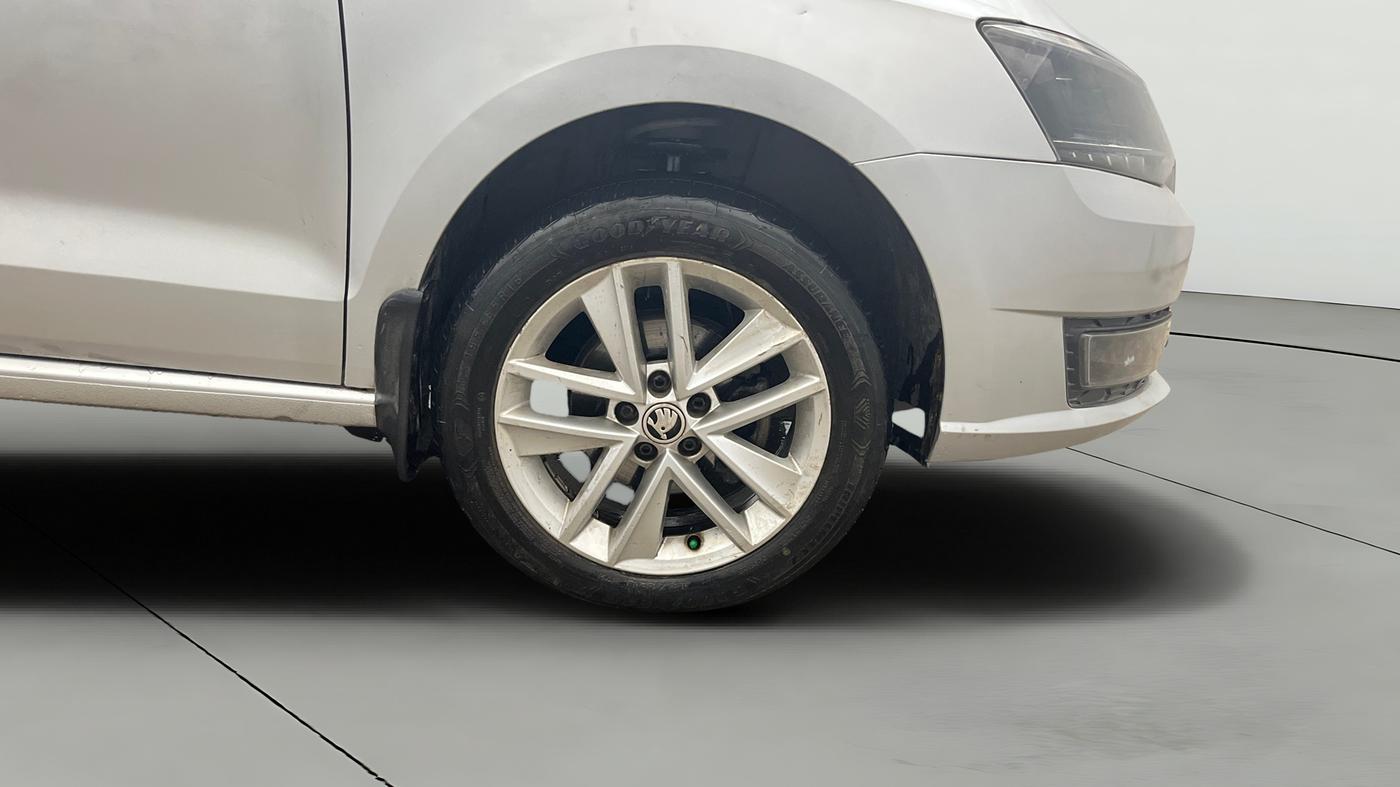 2018 Skoda Rapid STYLE 1.6 MPI AT, Petrol, Automatic, 64,510 km, Right Front Wheel