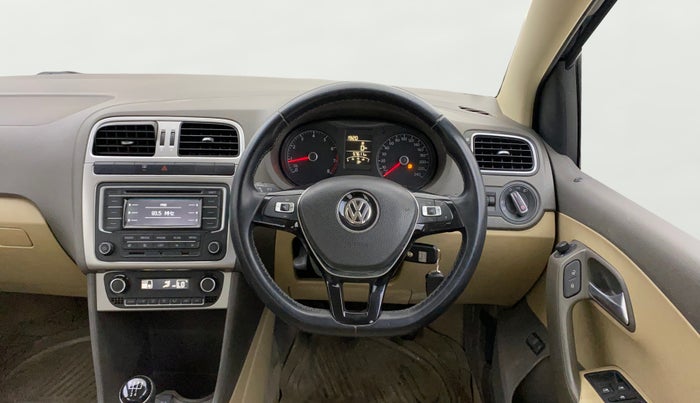 2015 Volkswagen Vento HIGHLINE 1.6 MPI, Petrol, Manual, 57,611 km, Steering Wheel Close Up