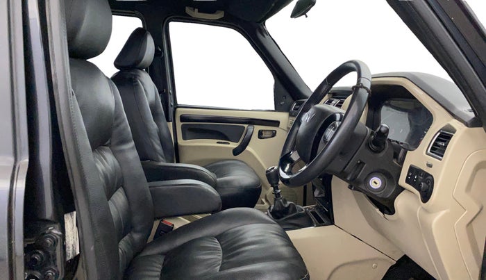 2022 Mahindra SCORPIO CLASSIC S11 7STR, Diesel, Manual, 81,101 km, Right Side Front Door Cabin