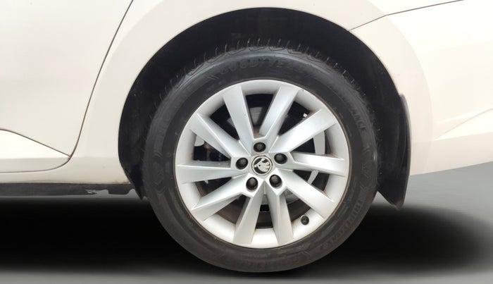 2016 Skoda Superb L&K 1.8 TSI AT, Petrol, Automatic, 44,516 km, Left Rear Wheel