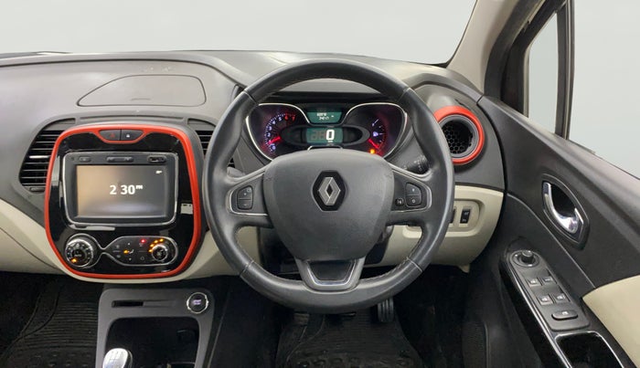 2018 Renault Captur RXT PETROL DUAL TONE, Petrol, Manual, 60,975 km, Steering Wheel Close Up
