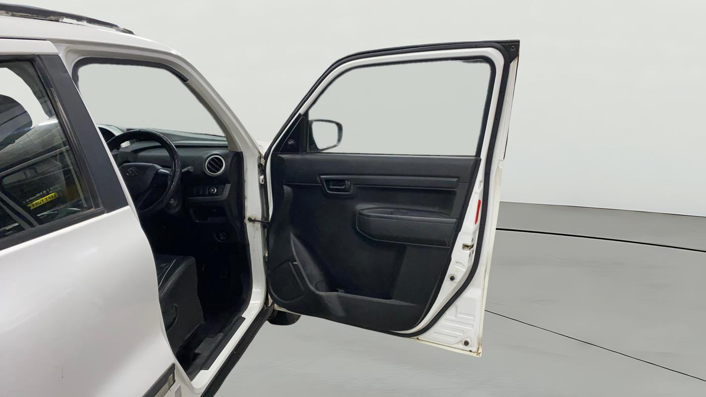 2020 Maruti S PRESSO VXI+, CNG, Manual, 1,08,438 km, RHS Front Door
