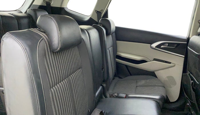 2023 KIA CARENS PRESTIGE 1.5 DIESEL IMT 7 STR, Diesel, Manual, 1,02,184 km, Right Side Rear Door Cabin