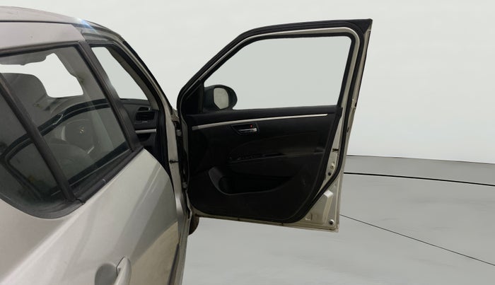 2015 Maruti Swift VXI, Petrol, Manual, 24,458 km, RHS Front Door