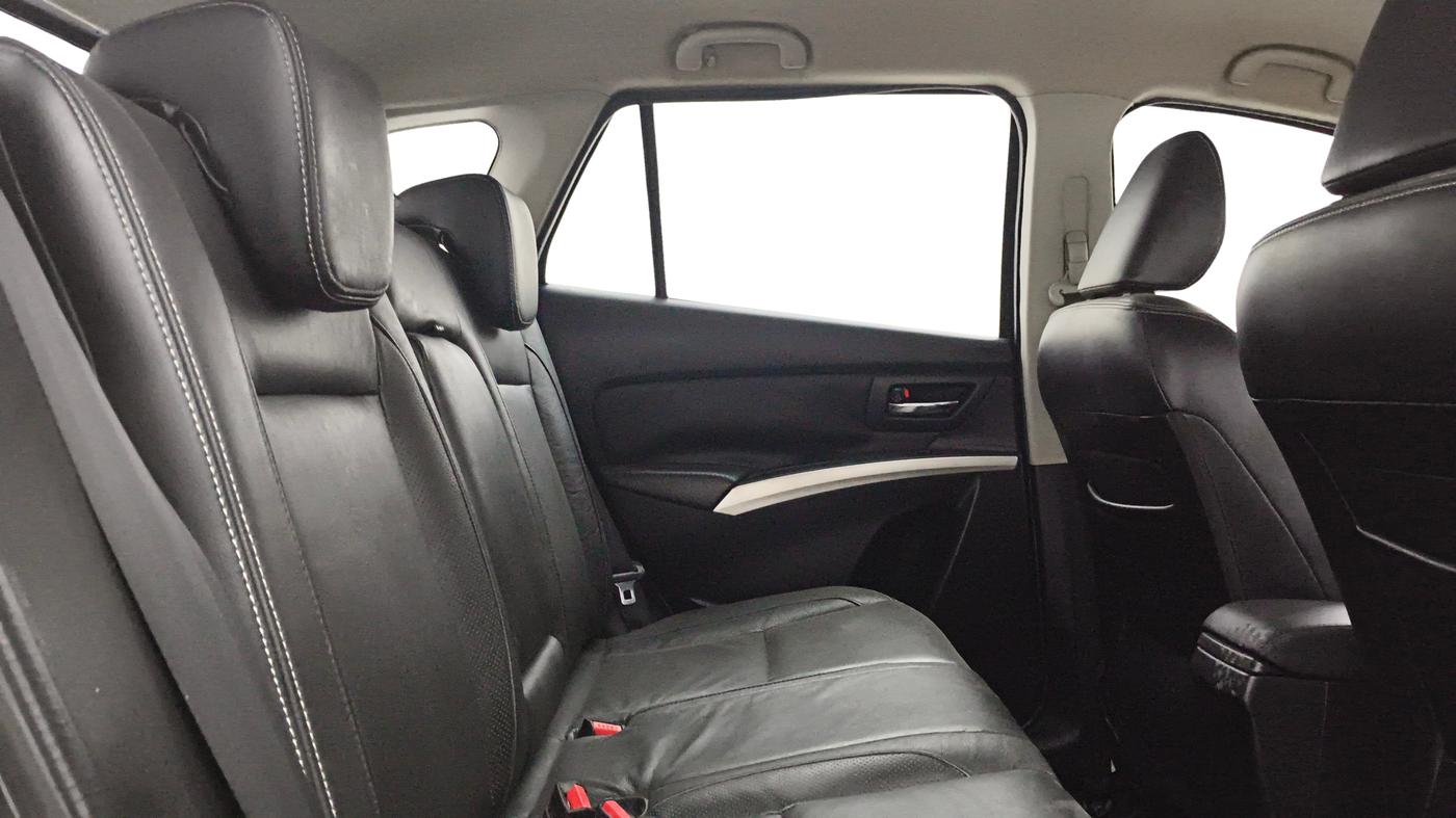 2015 Maruti S Cross ALPHA 1.6, Diesel, Manual, 54,852 km, Right Side Rear Door Cabin