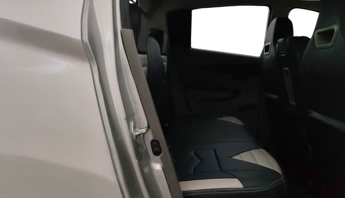2016 Mahindra Kuv100 K2 6 STR, Petrol, Manual, 52,274 km, Right Side Rear Door Cabin