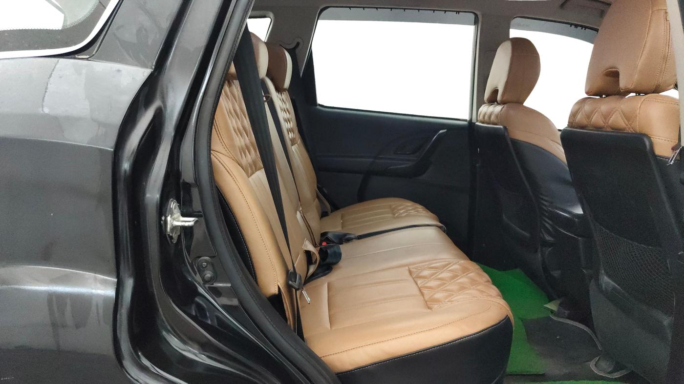 2019 Mahindra XUV500 W5, Diesel, Manual, 60,258 km, Right Side Rear Door Cabin