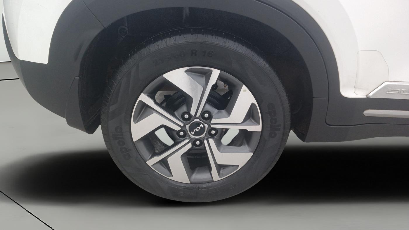 2023 KIA SONET HTX 1.5 AT, Diesel, Automatic, 49,879 km, Right Rear Wheel