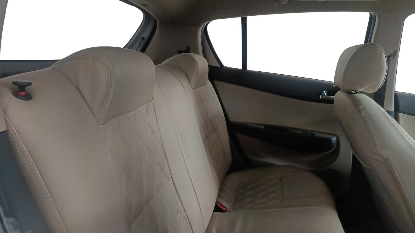 2013 Hyundai i20 MAGNA 1.2, Petrol, Manual, 48,490 km, Right Side Rear Door Cabin
