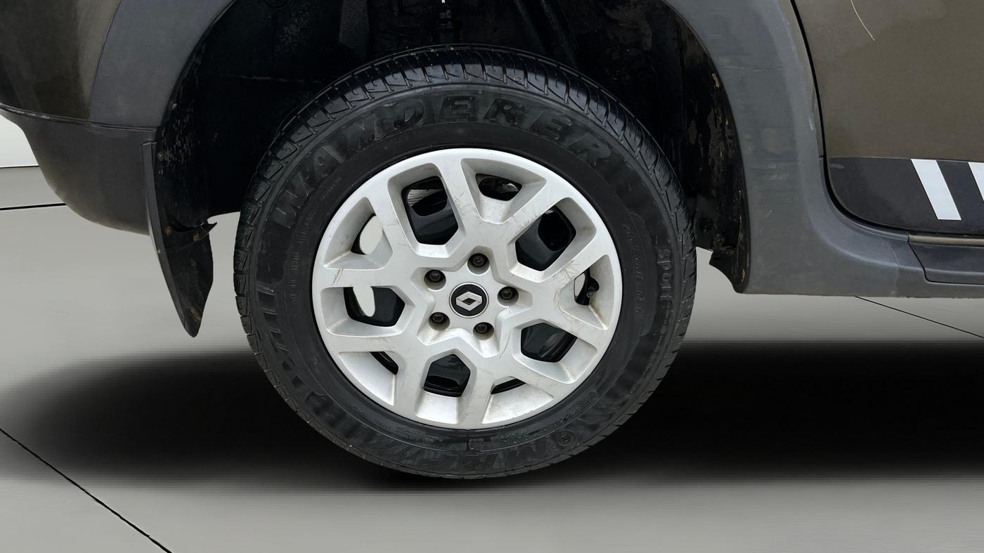 2017 Renault Duster RXL PETROL, Petrol, Manual, 67,583 km, Right Rear Wheel