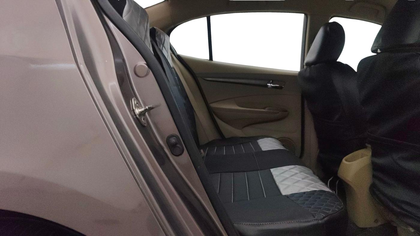 2013 Honda City 1.5L I-VTEC V AT, Petrol, Automatic, 1,49,947 km, Right Side Rear Door Cabin