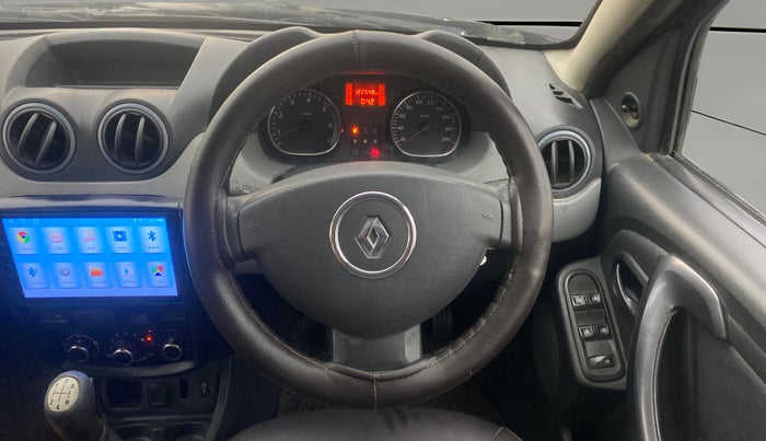 2014 Renault Duster 85 PS RXE DIESEL, Diesel, Manual, 1,22,542 km, Steering Wheel Close Up