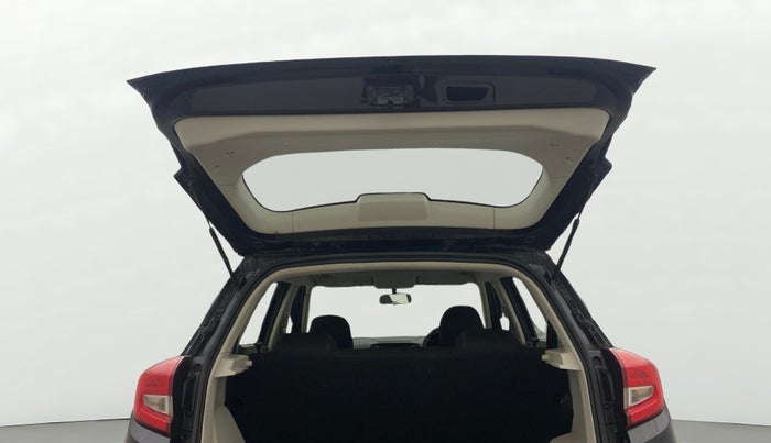 2022 Mahindra XUV300 W4 1.2 PETROL, Petrol, Manual, 38,721 km, Boot Door Open