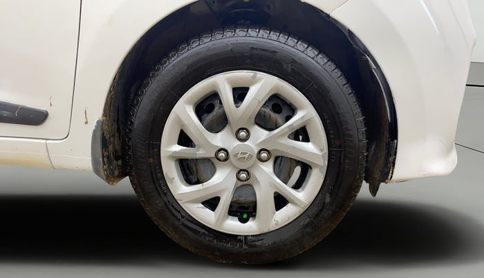 2017 Hyundai Grand i10 MAGNA 1.2 KAPPA VTVT, CNG, Manual, 65,305 km, Right Front Wheel
