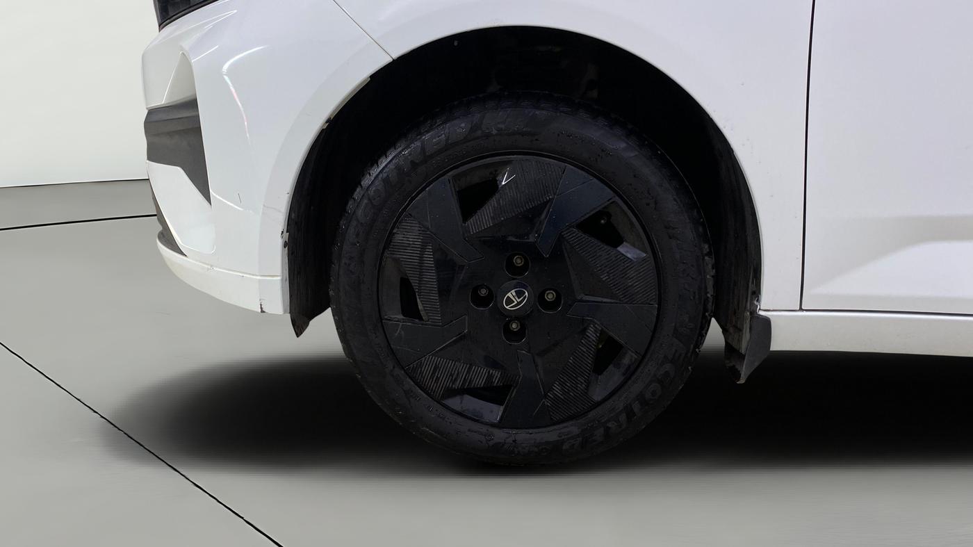 2025 Tata ALTROZ Creative Petrol 5AMT, Petrol, Automatic, 9,054 km, Left Front Wheel