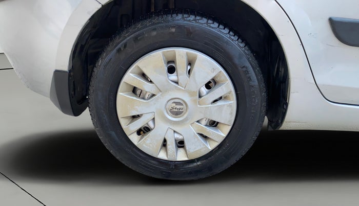 2014 Maruti Swift Dzire LXI, CNG, Manual, 67,302 km, Right Rear Wheel