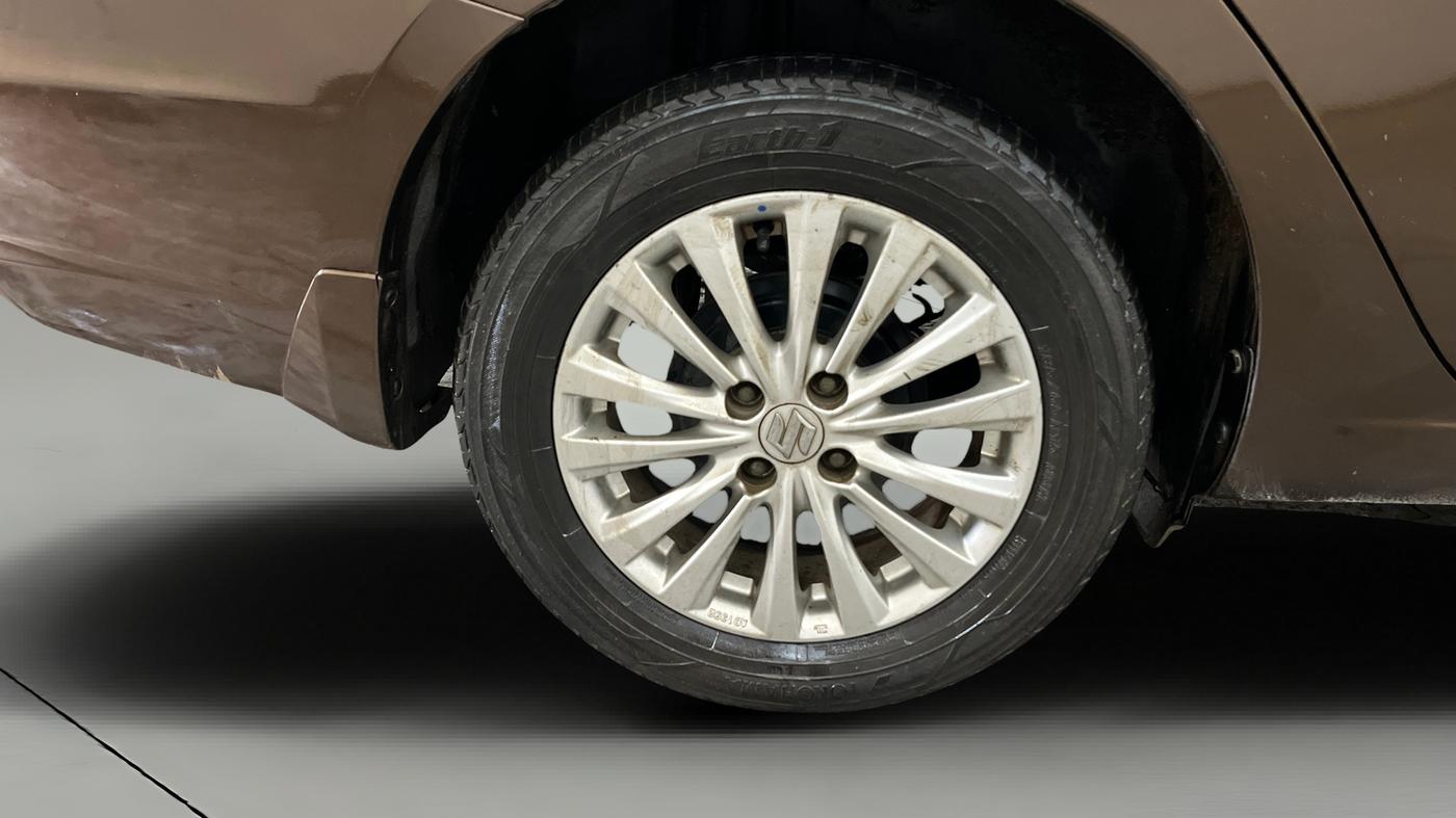 2016 Maruti Ciaz ZDI+ SHVS, Diesel, Manual, 87,931 km, Right Rear Wheel