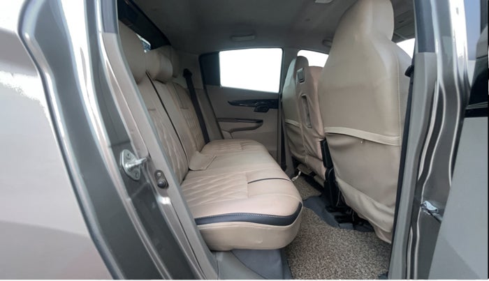 2016 Mahindra Kuv100 K8 D 6 STR, Diesel, Manual, 1,05,756 km, Right Side Rear Door Cabin