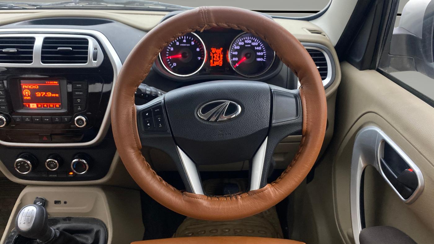2017 Mahindra TUV300 T8, Diesel, Manual, 31,985 km, Steering Wheel Close Up
