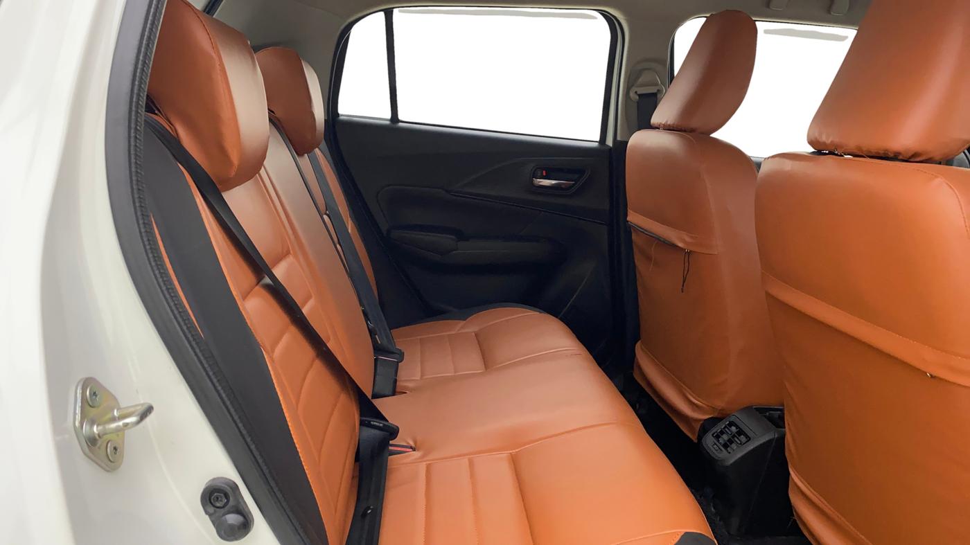 2024 Maruti Swift ZXi AMT, Petrol, Automatic, 17,615 km, Right Side Rear Door Cabin
