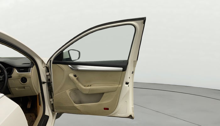 2019 Skoda Octavia STYLE 1.4 TSI, Petrol, Manual, 1,07,904 km, RHS Front Door