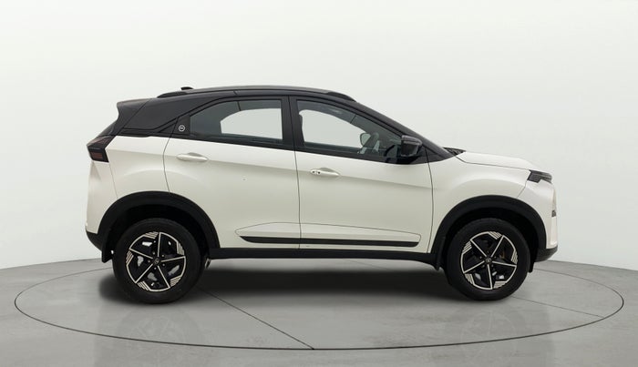 2023 Tata NEXON FEARLESS SUNROOF AMT DUAL TONE 1.5 DIESEL, Diesel, Automatic, 43,327 km, Right Side View